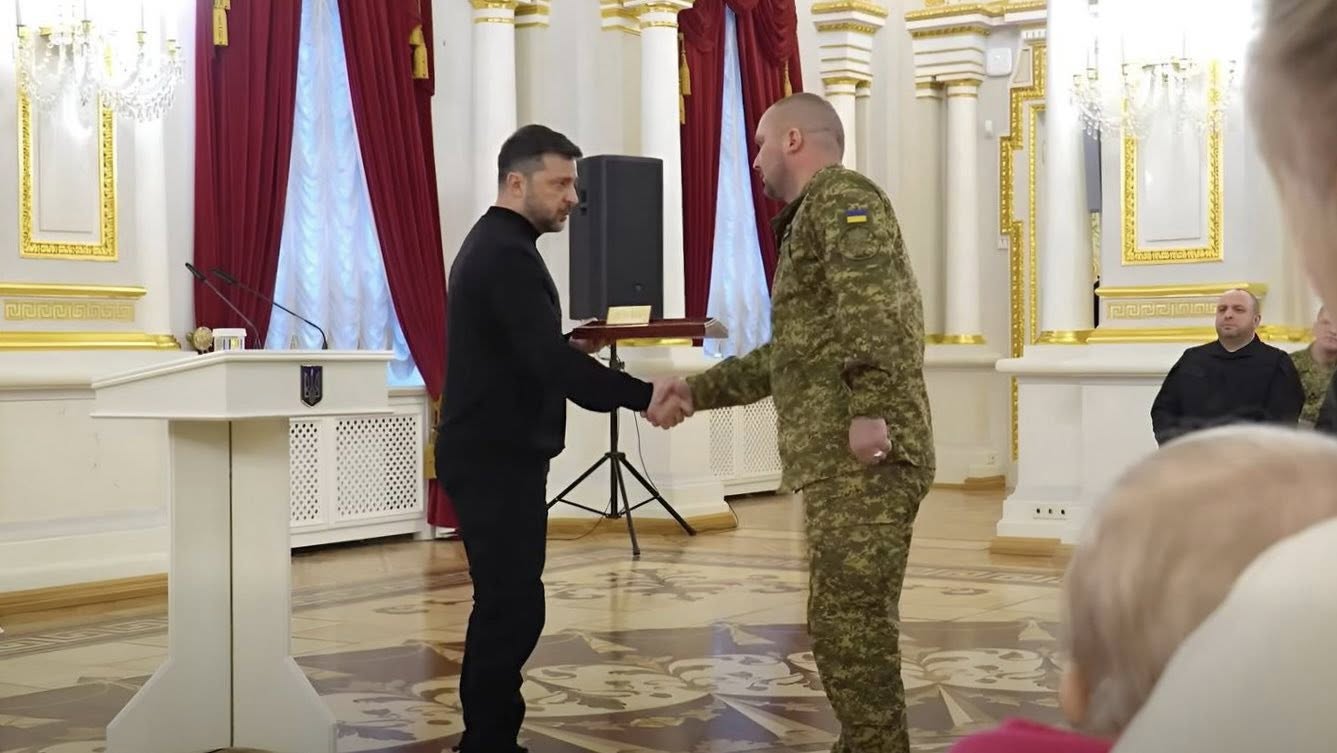 Президент України Володимир Зеленський та полковник Геннадій Куций