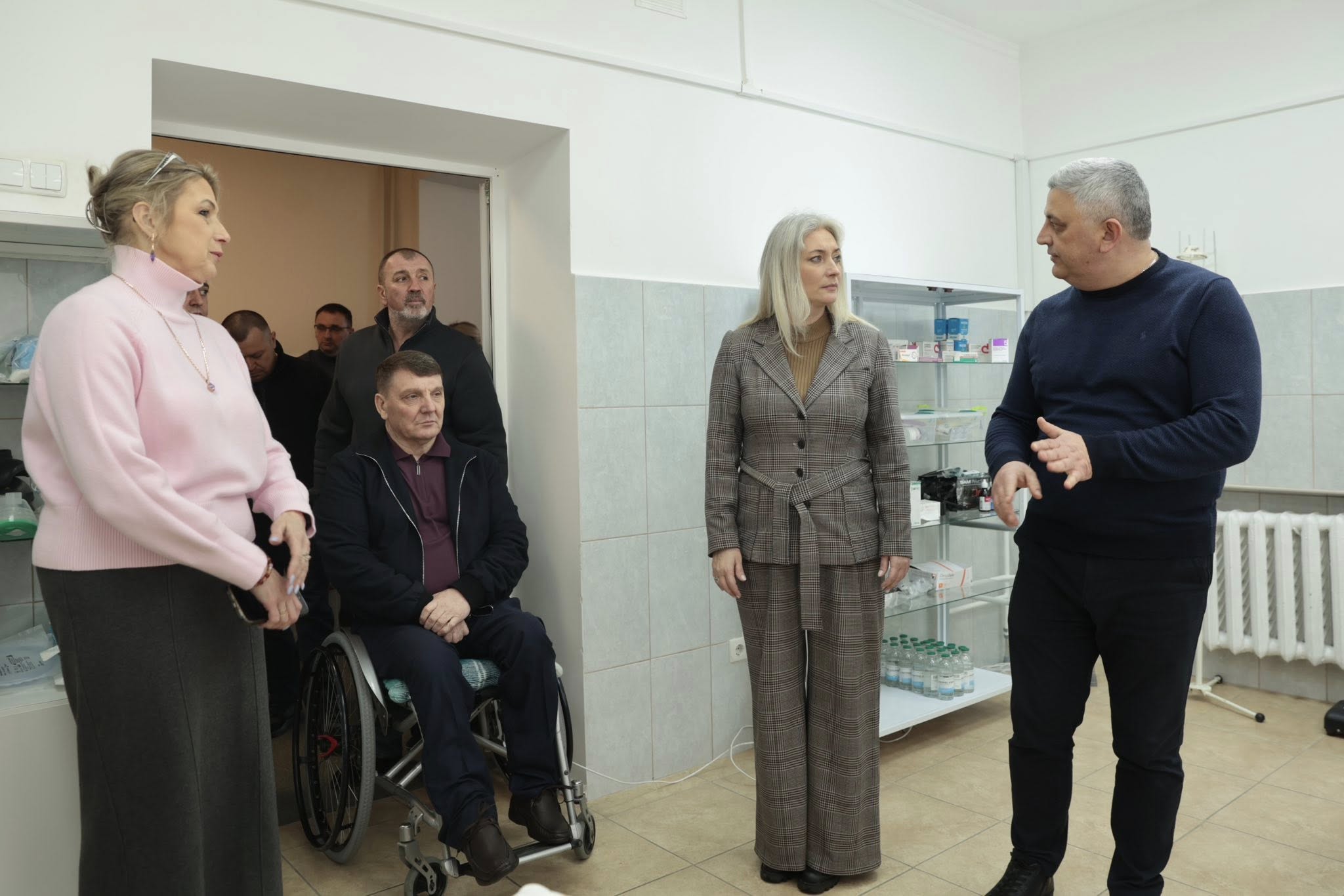 Начальниця обласної військової адміністрації Наталя Заболотна та учасники зустрічі