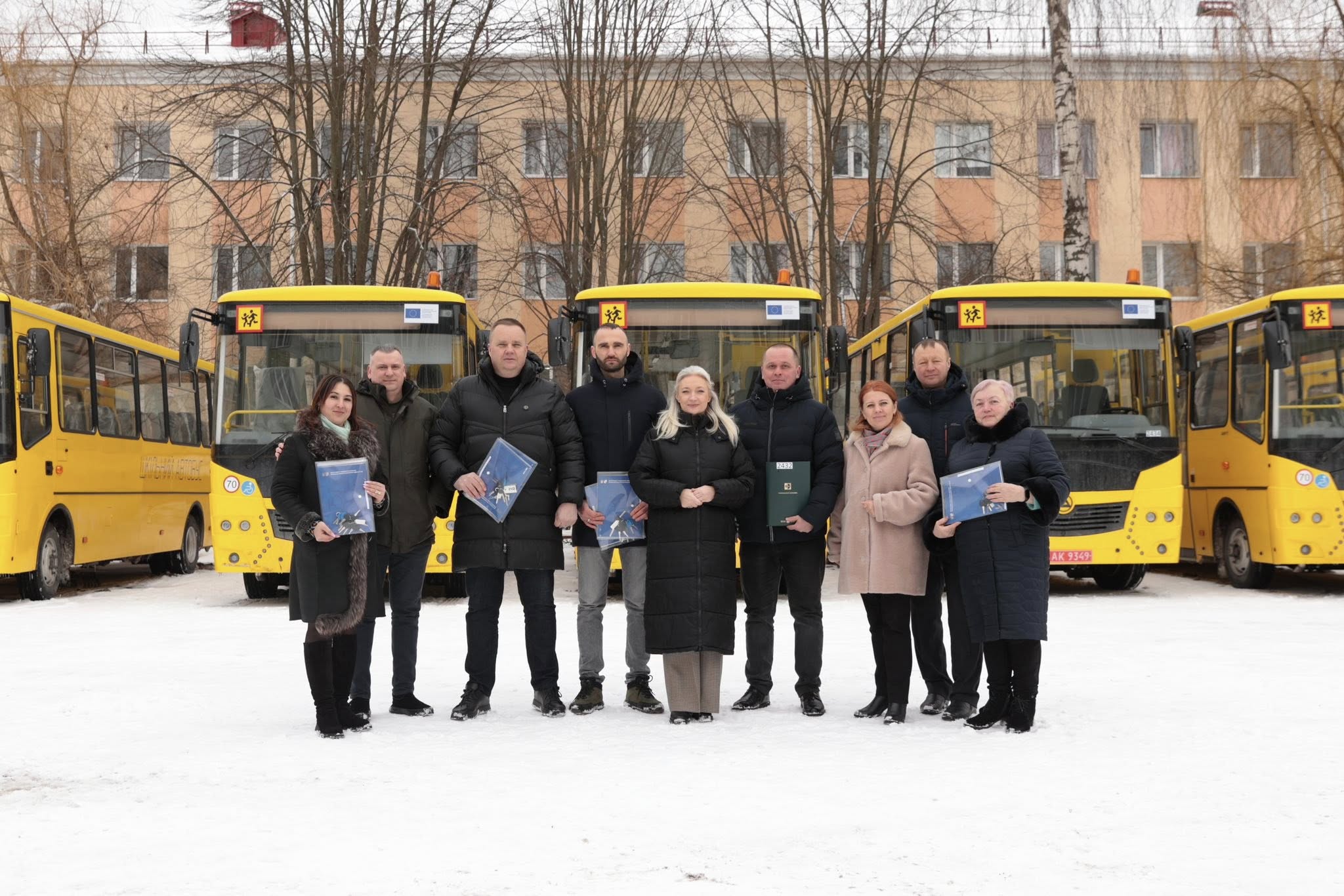 Начальниця обласної військової адміністрації Наталя Заболотна та учасники заходу