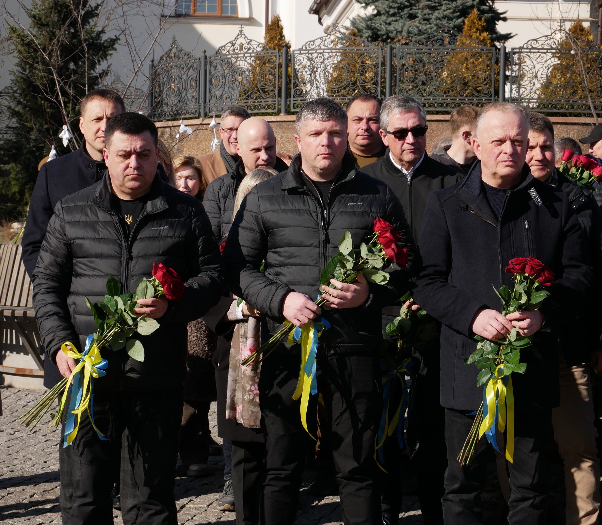 Керівництво Вінницької ОВА під час покладання квітів до пам'ятника Тараса Шевченка