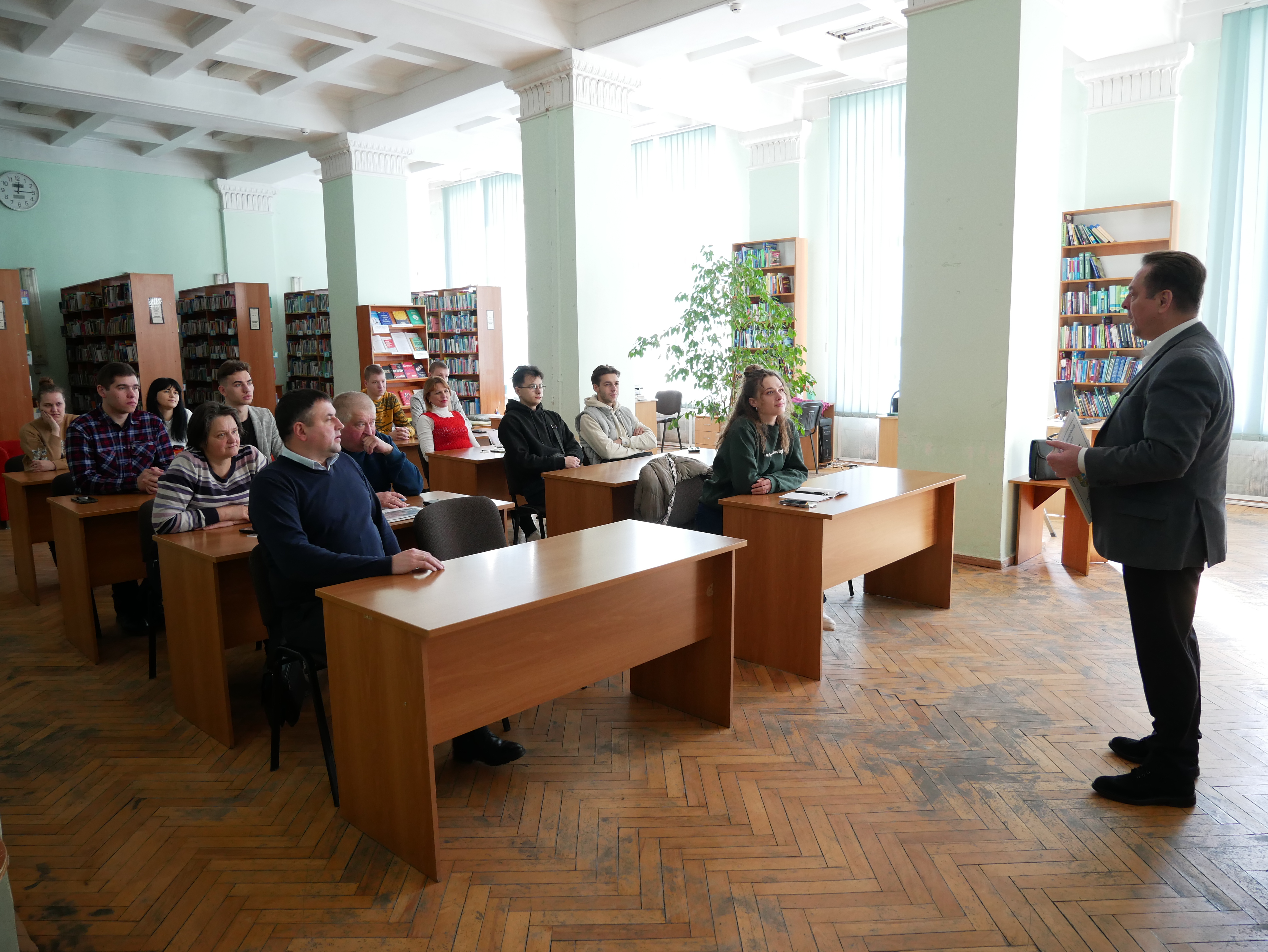 Учасники зустрічі в межах бізнес-школи 