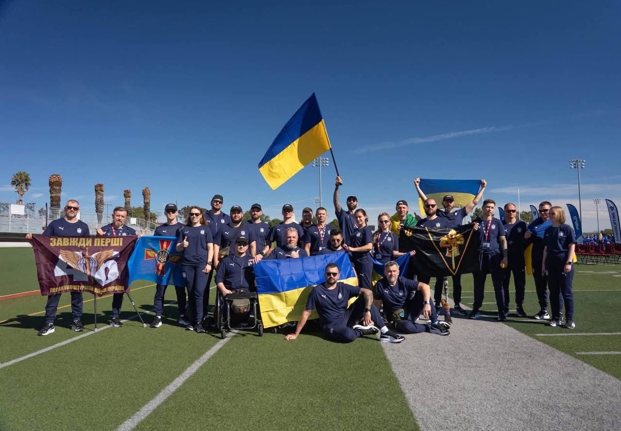 спортсмени з прапорами України