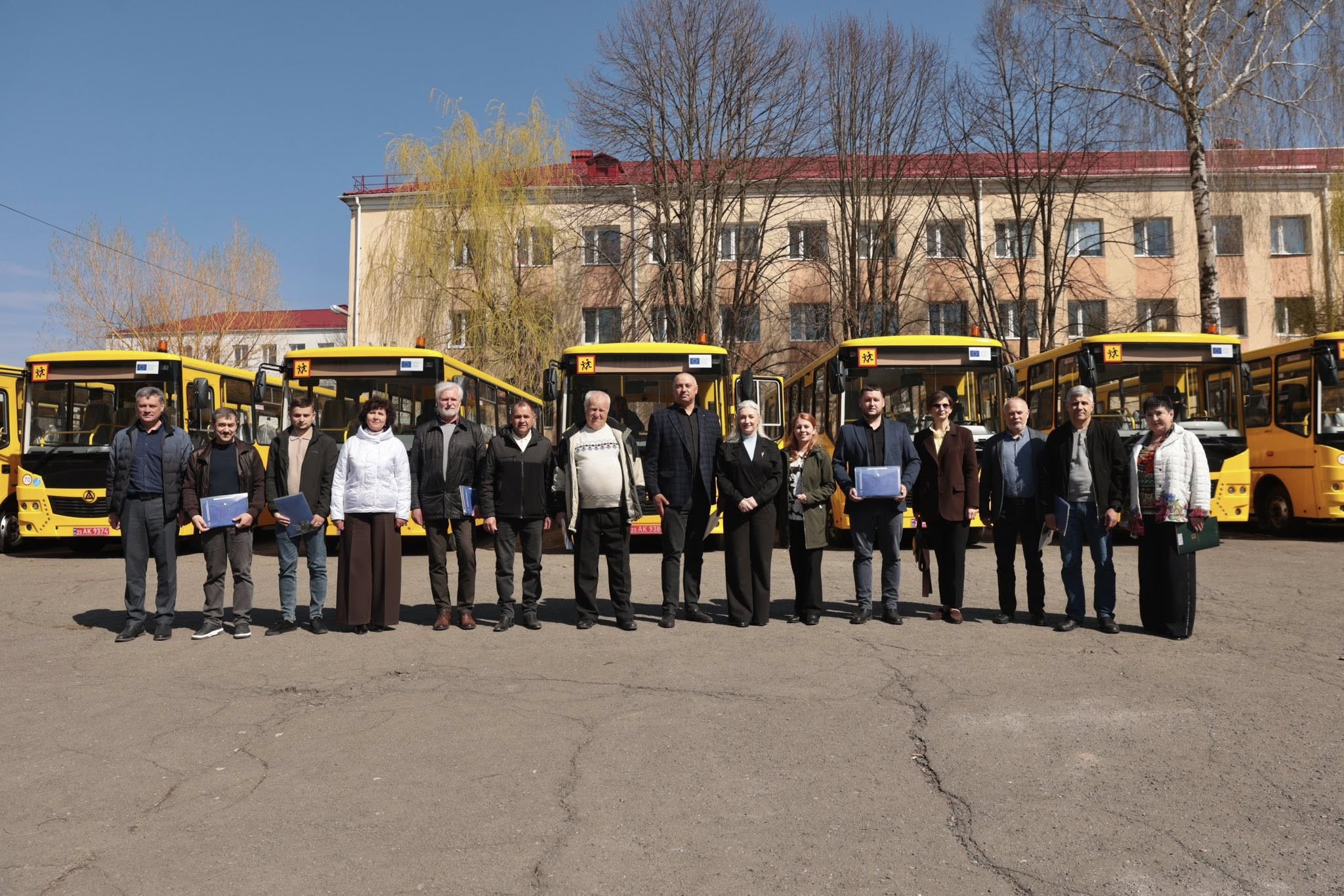 начальниця ОВА Наталя Заболотна та учасники заходу