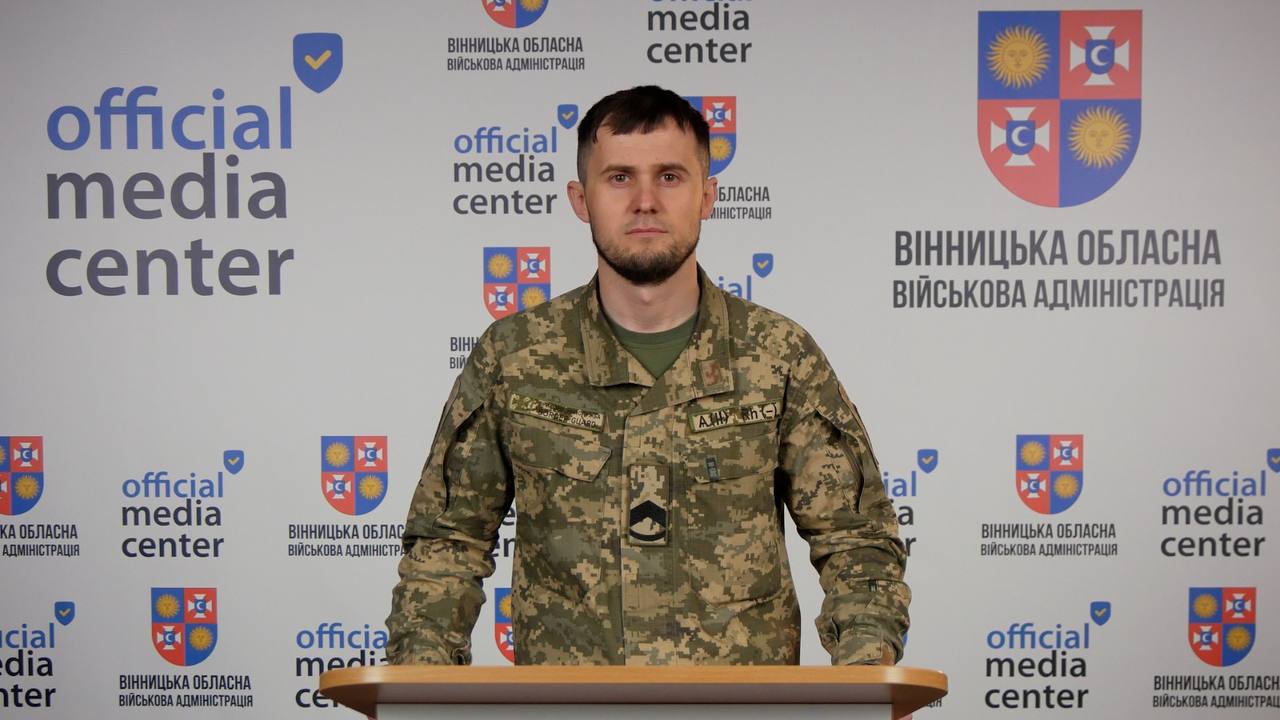 фото інструктора з питань застосування безпілотних авіаційних систем Могилів-Подільського прикордонного загону Віталія Павлова