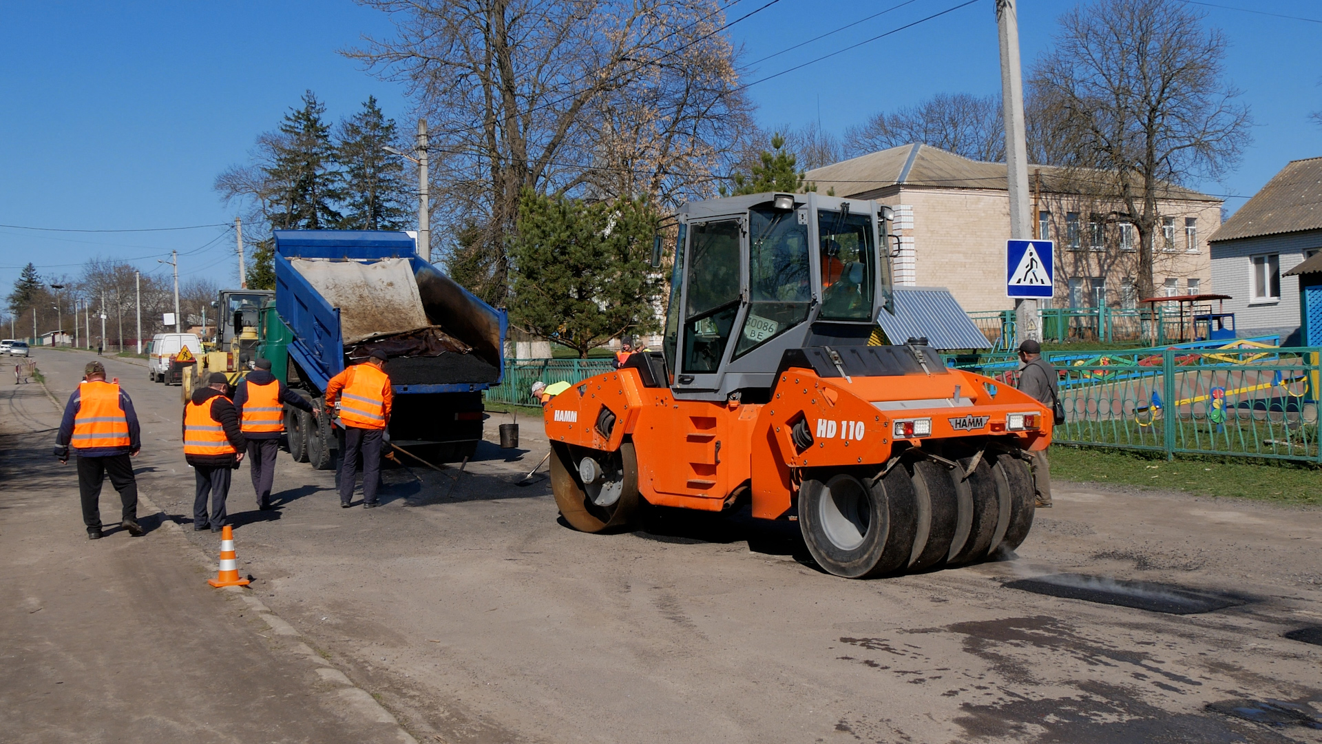 На Вінниччині розпочали ямковий ремонт доріг місцевого значення  