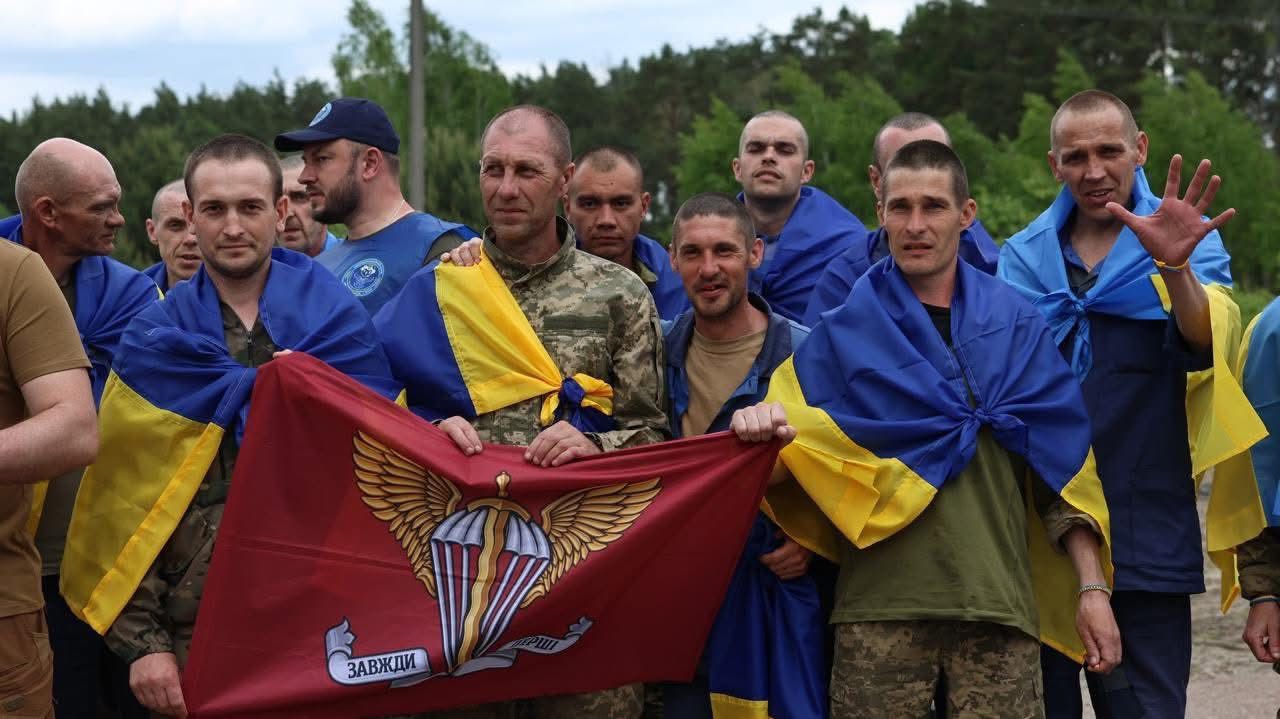 Звільнені з полону захисники