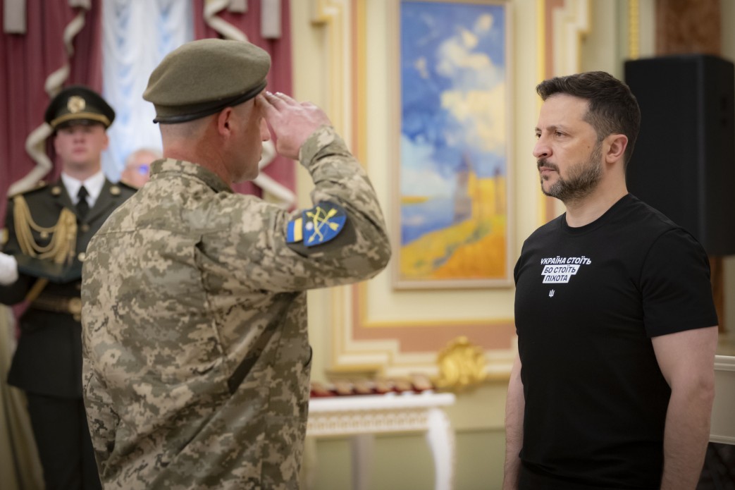 Президент України Володимир Зеленський та військовий