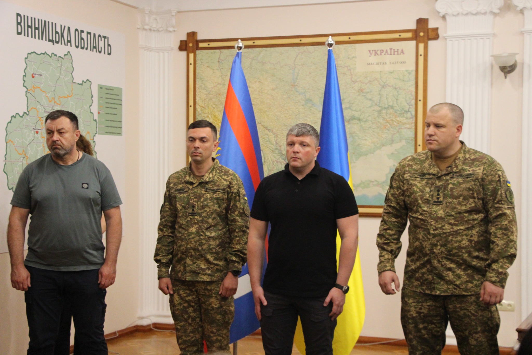 Заступник начальника ОВА Олександр Піщик з учасниками заходу