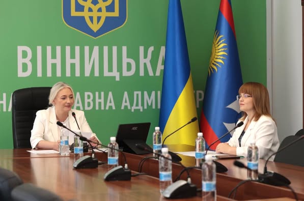 Перша заступниця Начальника ОВА Наталя Заболотна та учасниця зустрічі
