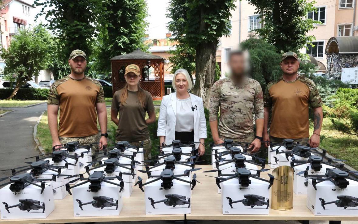 Перша заступниця начальника ОВА Наталя Заболотна та військові
