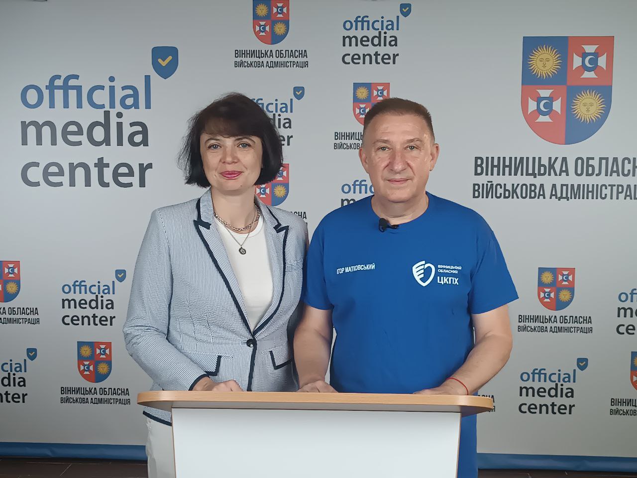 директор Вінницького обласного центру контролю і профілактики хвороб Ігор Матковський та професор Вінницького національного медичного університету, президентка Світового товариства амброзії Вікторія Родінкова