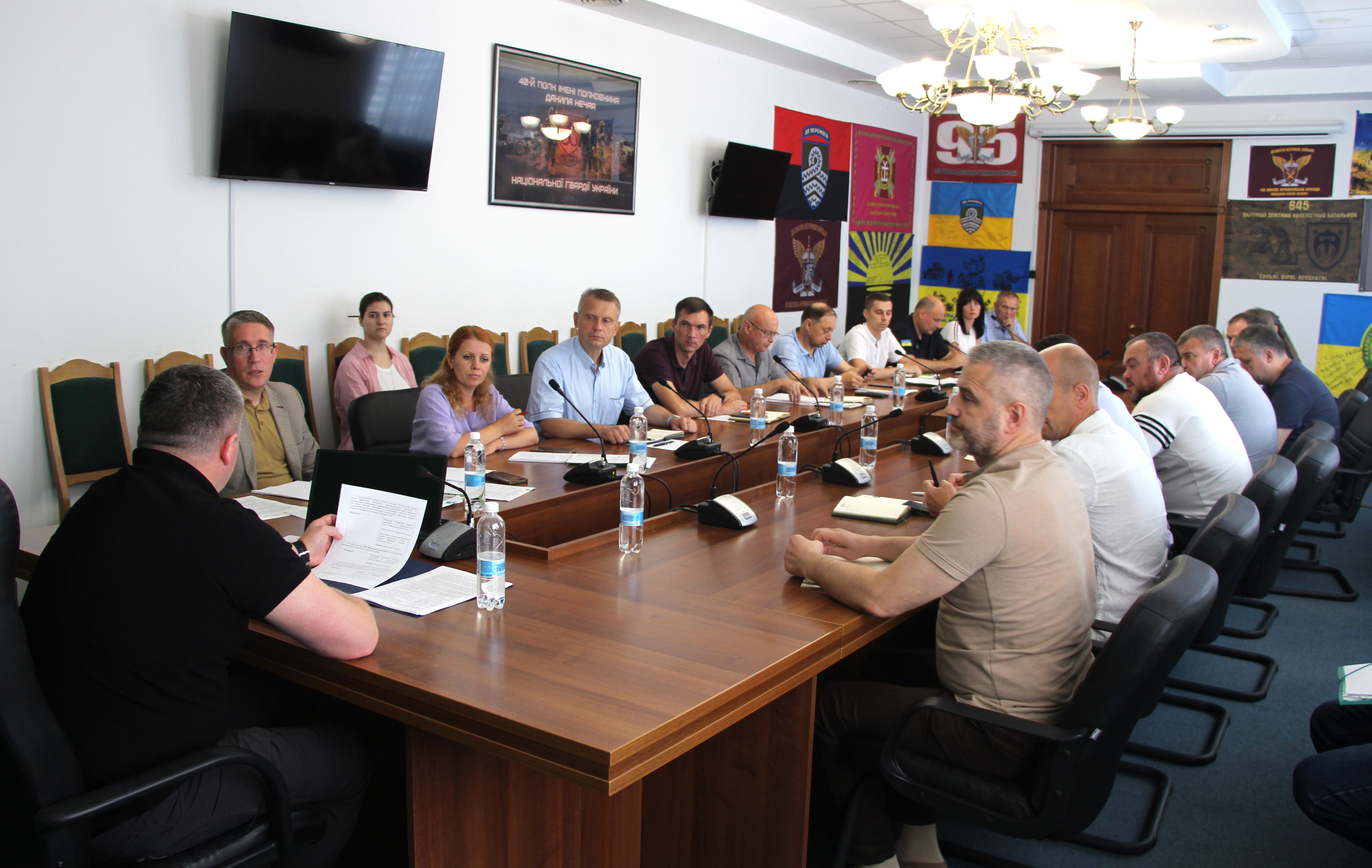 Заступник начальника ОВА Олександр Піщик та учасники засідання