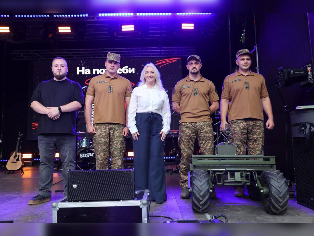 Перша заступниця Начальника ОВА Наталя Заболотна та військові