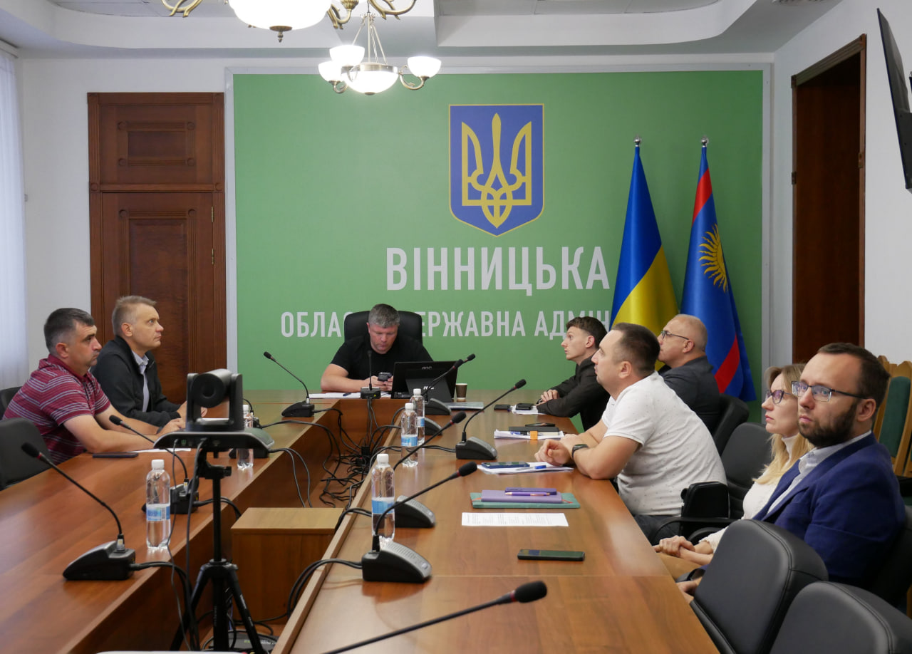 заступник начальника ОВА Олександр Піщик та учасники засідання