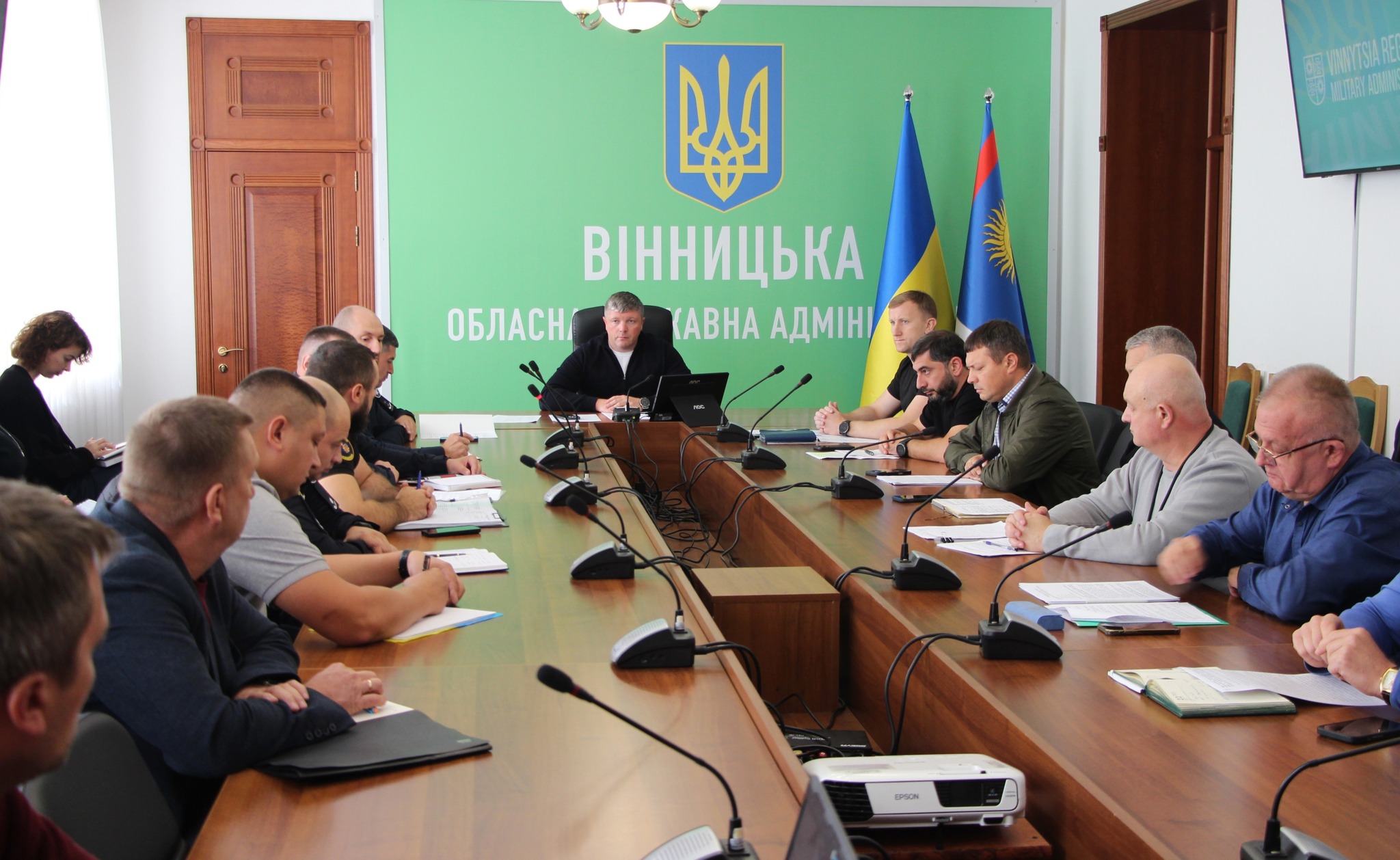 заступник начальника ОВА Олександр Піщик та учасники засідання