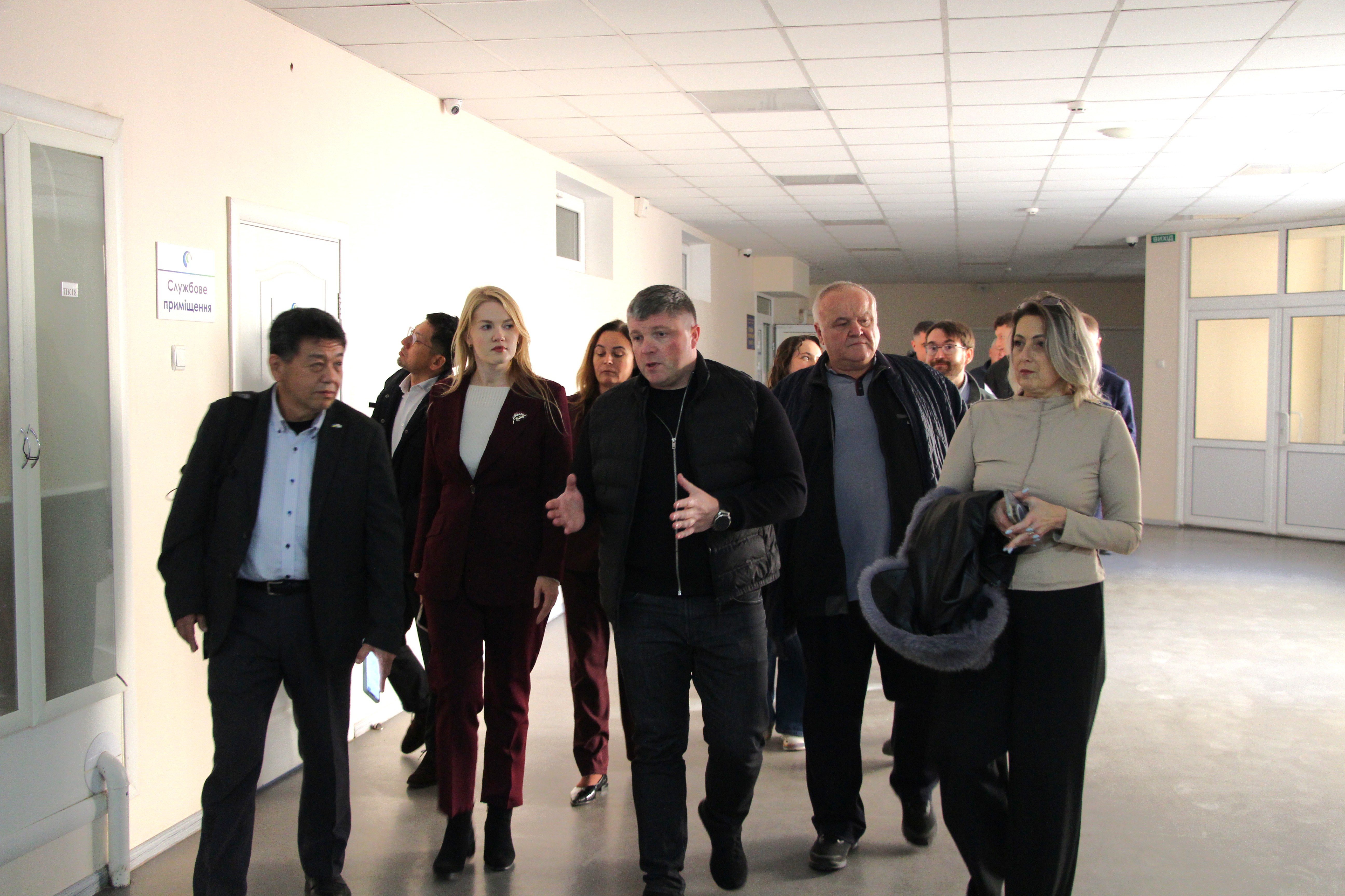 заступник начальника ОВА Олександр Піщик та учасники зустрічі