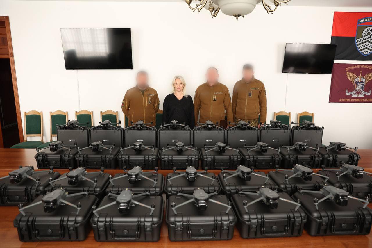 Перша заступниця Начальника ОВА Наталя Заболотна та військові