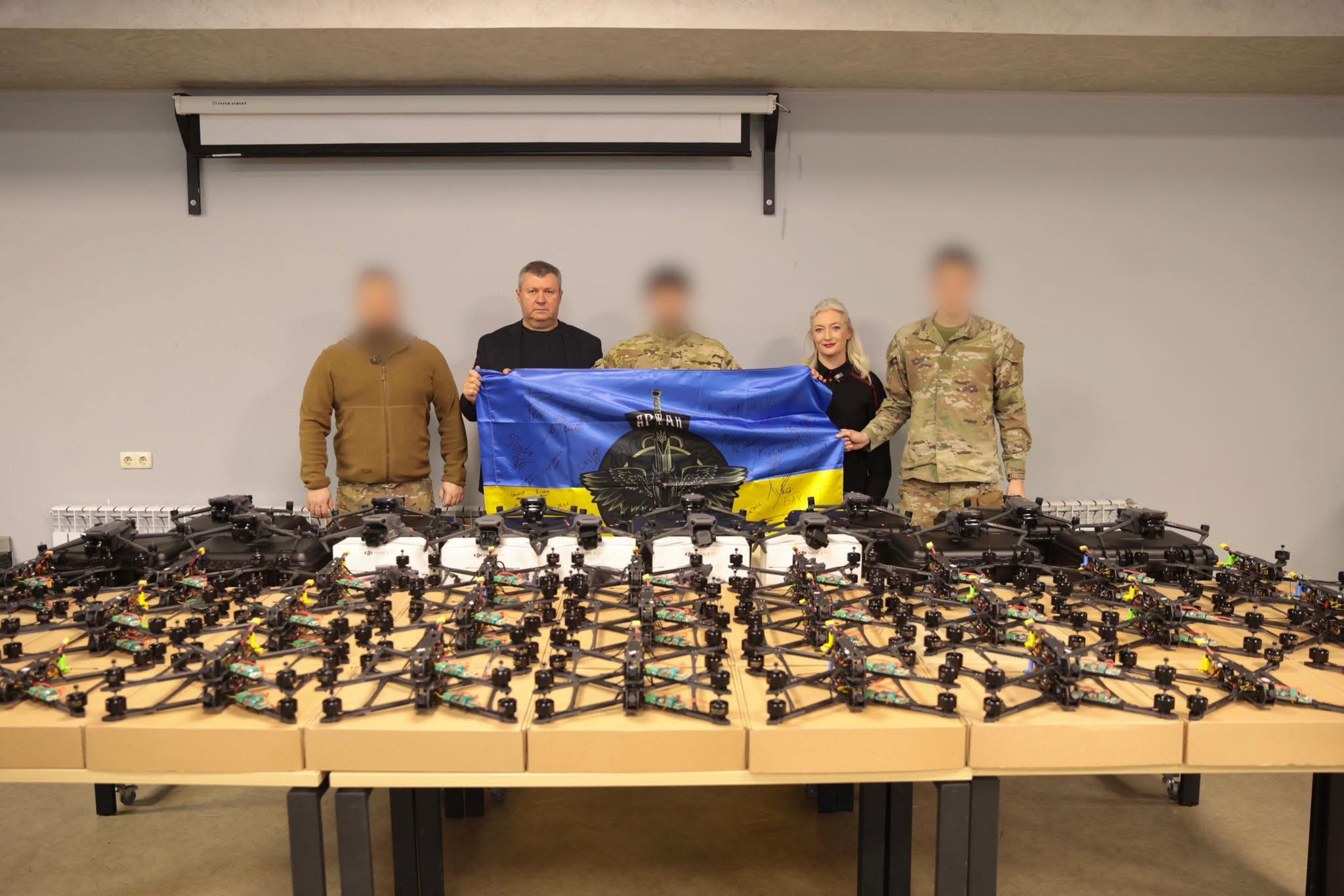 Перша заступниця начальника ОВА Наталя Заболотна, голова Вінницької обласної Ради Вячеслав Соколовий та військові