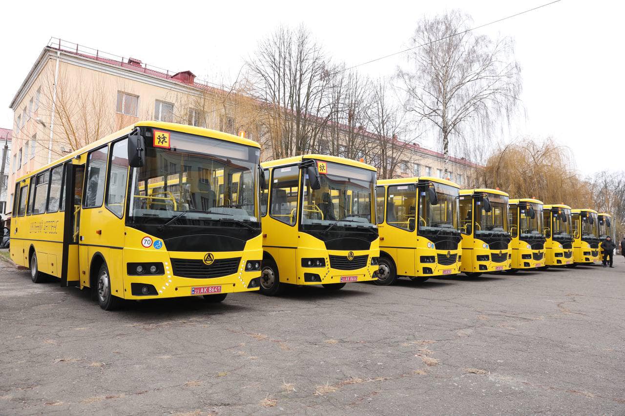 Шкільні автобуси