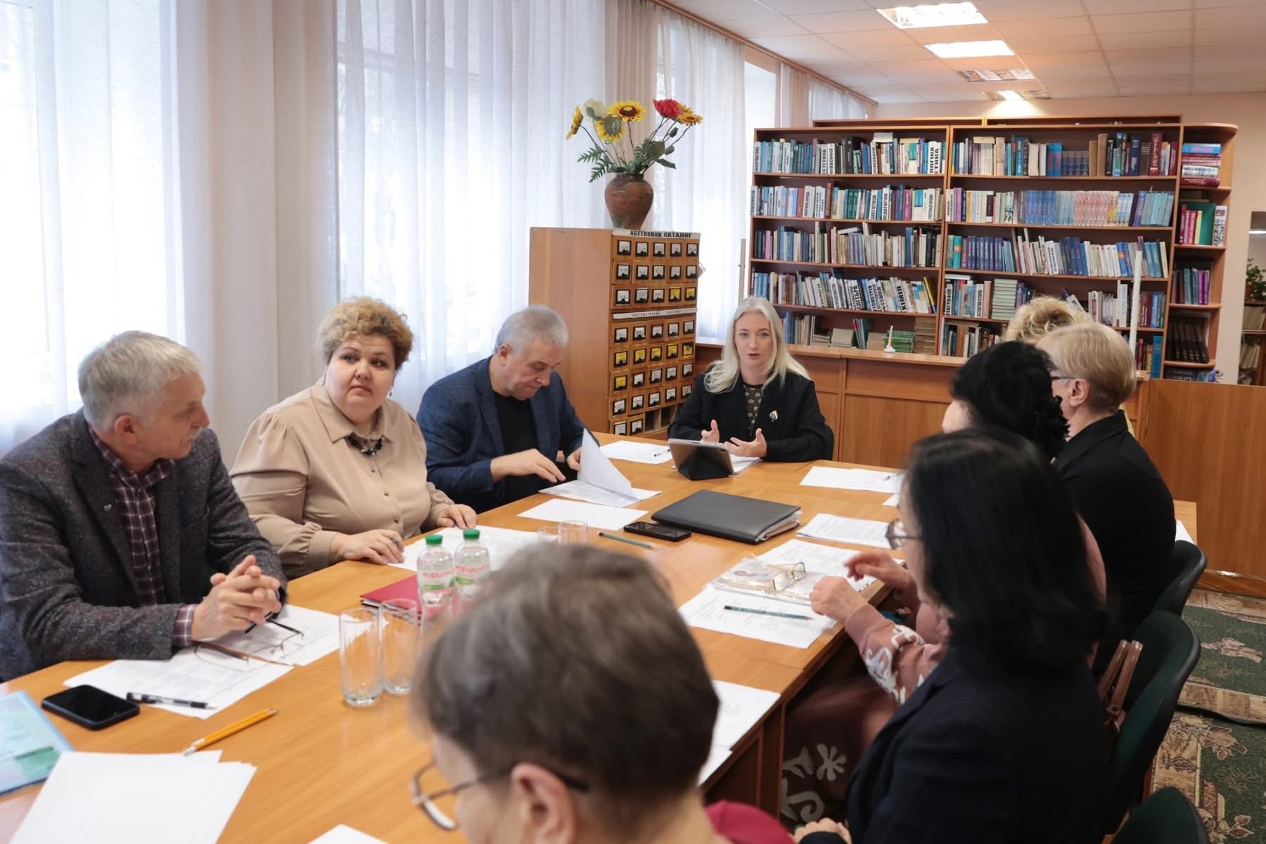 Перша заступниця начальника ОВА Наталя Заболотна, голова обласної Ради Вячеслав Соколовий та учасник заходу