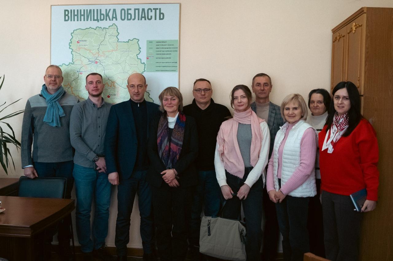 Спільне фото учасників захду|