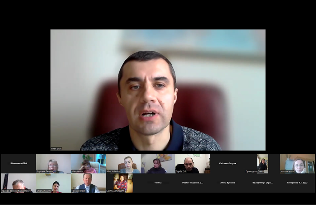 Cкріншот. Учасники zoom-конференції. На головному екрані доповідач.