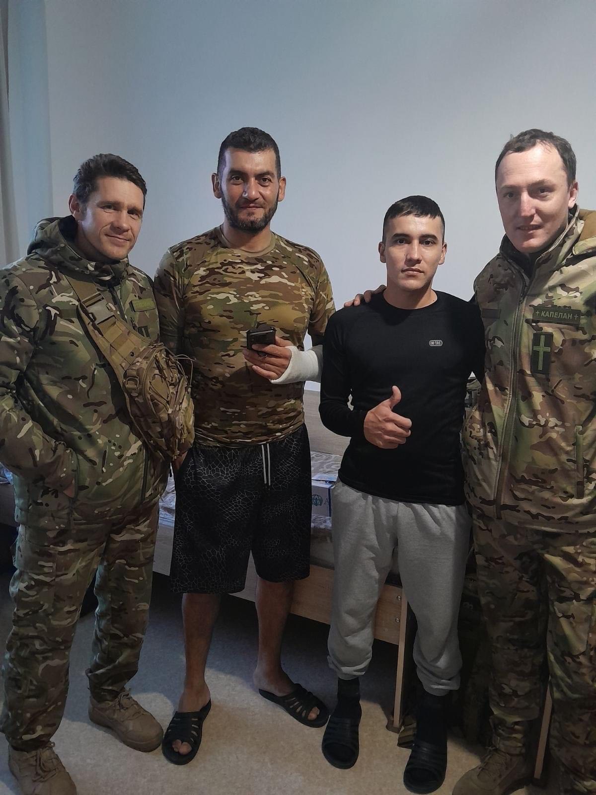 Військовослужбовці з аптечками