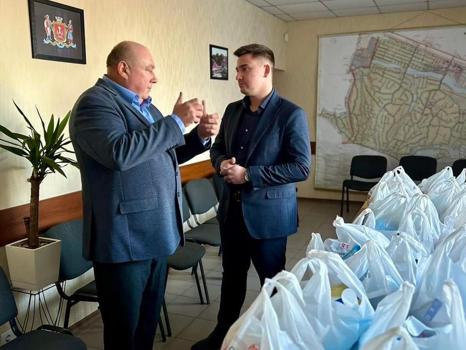 Чоловіки в кабінеті