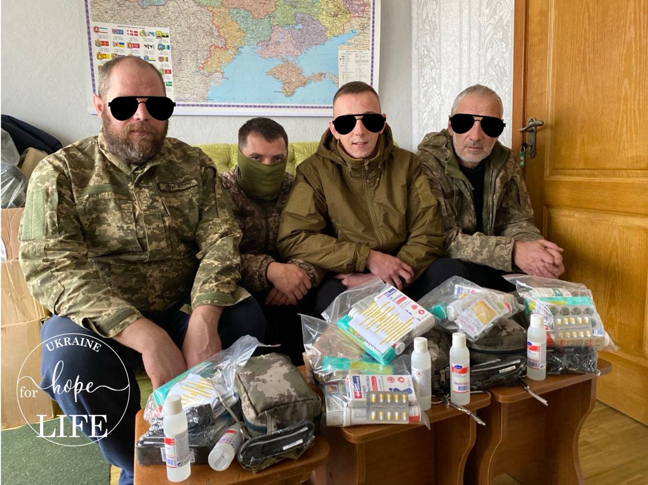 Військовослужбовці з аптечками