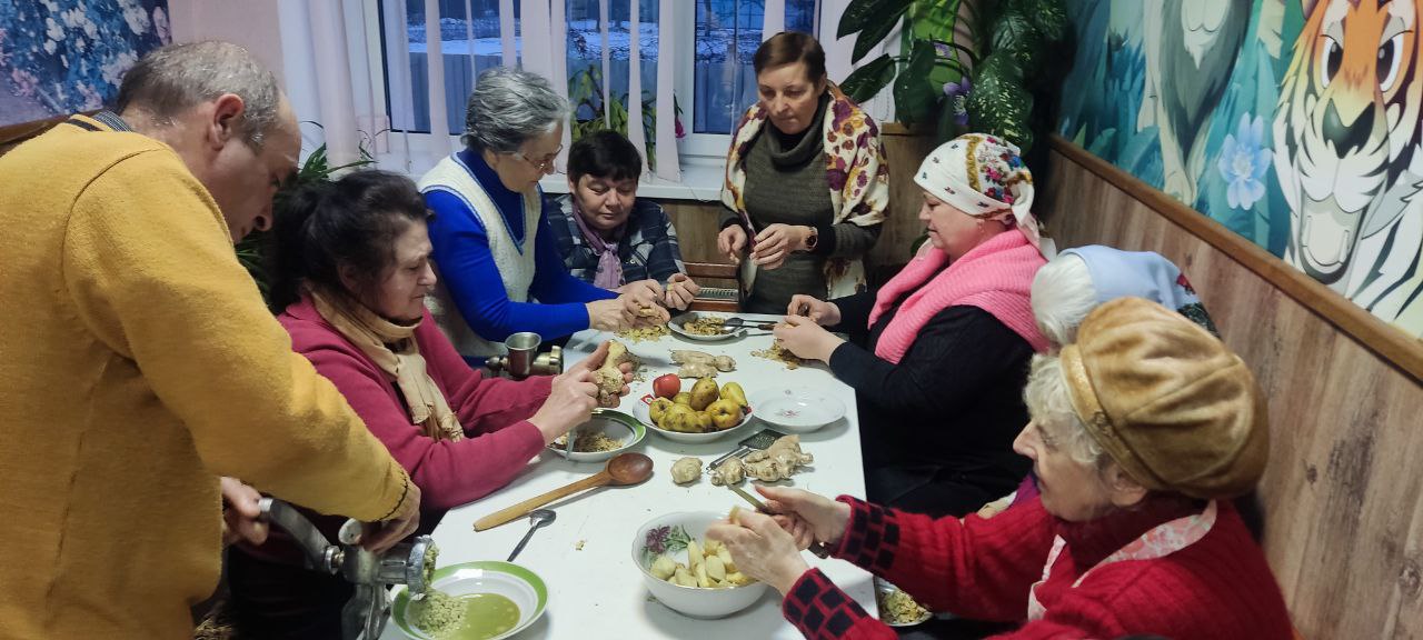 Жінки за столом