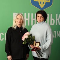 Перша заступниця Начальника ОВА Наталя Заболотна та медикиня Тетяна Верба