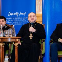  Чоловіки під час виступу 