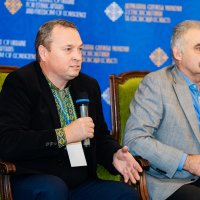 Чоловіки під час виступу 