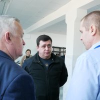 Заступник Начальника ОВА з питань цифрового розвитку, цифрових трансформацій і цифровізації (CDTO) Андрій Кавунець та учасники заходу спілкуються