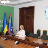 Заступник начальника ОВА Андрій Кавунець та учасниця заходу