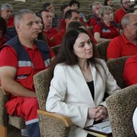 У День екстреної медичної допомоги Народна депутатка України Ірина Борзова вручає Грамоти Верховної Ради України.