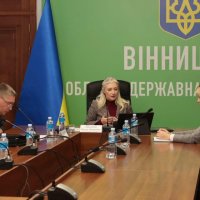 Перша заступниця начальника ОВА Наталя Заболотна та представники структурних підрозділів ОВА