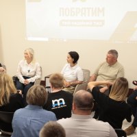 Перша заступниця начальника ОВА Наталя Заболотна та учасники зустрічі