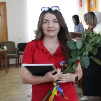 У День екстреної медичної допомоги Народна депутатка України Ірина Борзова вручає Грамоти Верховної Ради України.