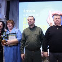 Фото нагородження волонтерів