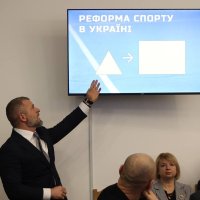 Міністр молоді та спорту України Матвій Бідний та учасники зустрічі