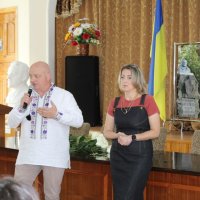 У День екстреної медичної допомоги Народна депутатка України Ірина Борзова вручає Грамоти Верховної Ради України.
