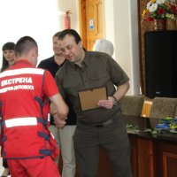 У День екстреної медичної допомоги Народна депутатка України Ірина Борзова вручає Грамоти Верховної Ради України.