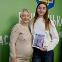 Перша заступниця Начальника ОВА Наталя Заболотна та дівчина