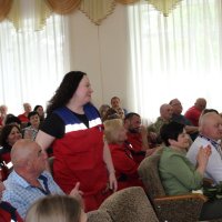 У День екстреної медичної допомоги Народна депутатка України Ірина Борзова вручає Грамоти Верховної Ради України.