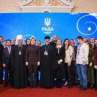  Групове фото учасників молитовного сніданку