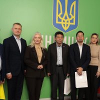 Перша заступниця начальника ОВА Наталя Заболотна та учасники зустрічі