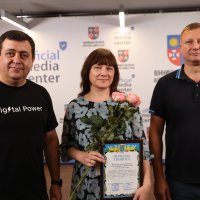 Заступник Начальника ОВА Андрій Кавунець, нагороджена журналістка та заступник Голови обласної Ради Ігор Івасюк