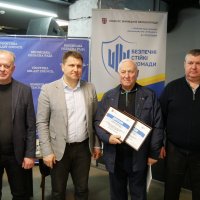 заступник начальника ОВА Сергій Здітовецький, голова обласної Ради Вячеслав Соколовий,заступник Вінницького міського голови Андрій Очеретний та учасник заходу під час нагородження