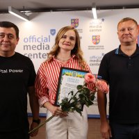 Заступник Начальника ОВА Андрій Кавунець, нагороджена журналістка та заступник Голови обласної Ради Ігор Івасюк